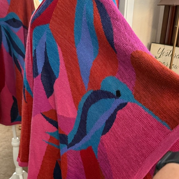 Colorful Women's Cape with Bird Design 90% Alpaca 10% Prima Cotton - Picture 5 of 8